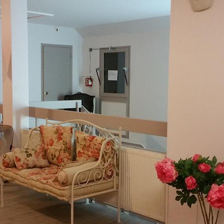 Hotel Le Chantereigne Les Noes-pres-Troyes Екстериор снимка