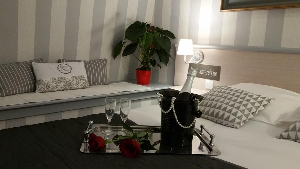 Hotel Le Chantereigne Les Noes-pres-Troyes Екстериор снимка