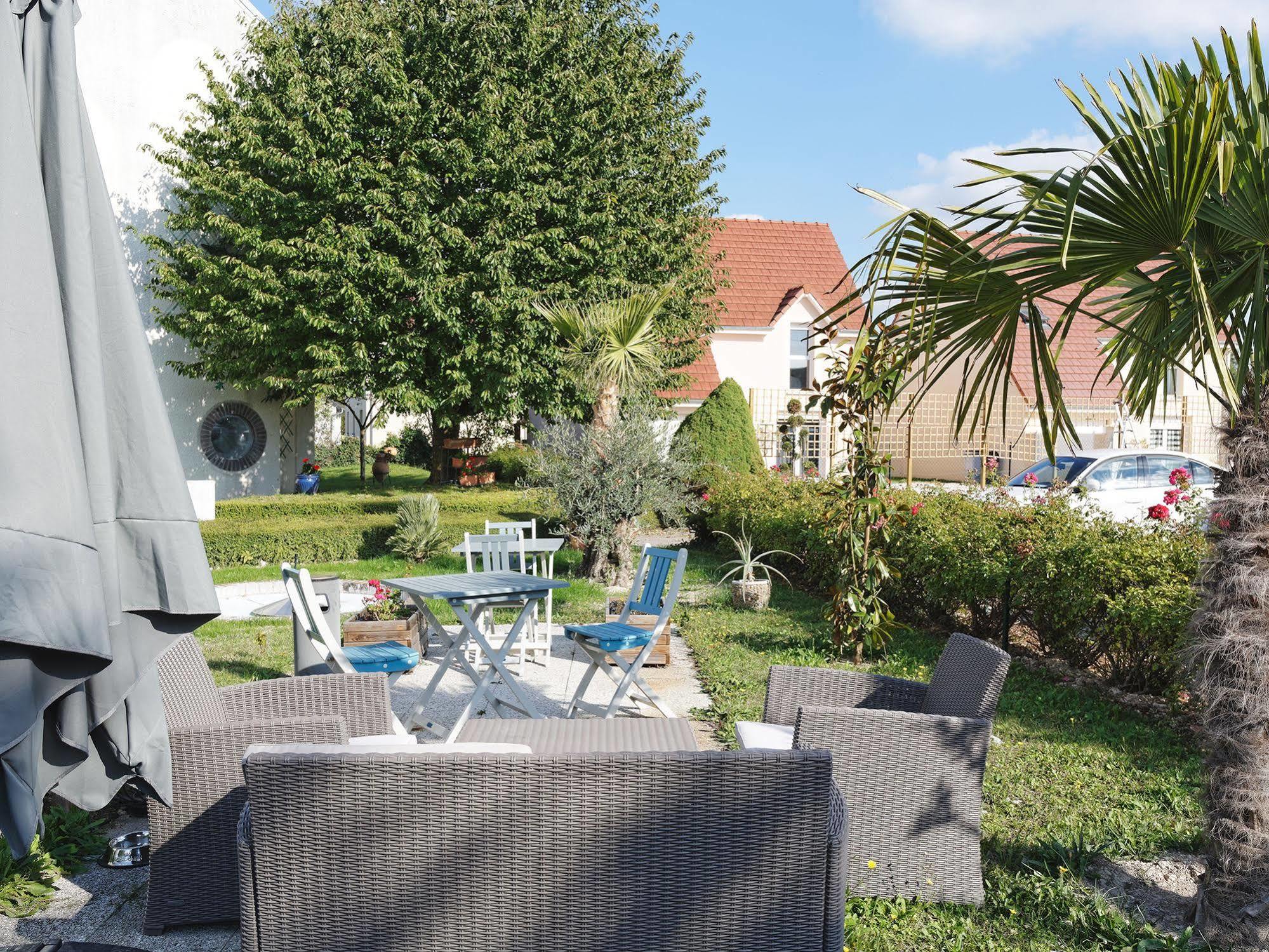 Hotel Le Chantereigne Les Noes-pres-Troyes Екстериор снимка