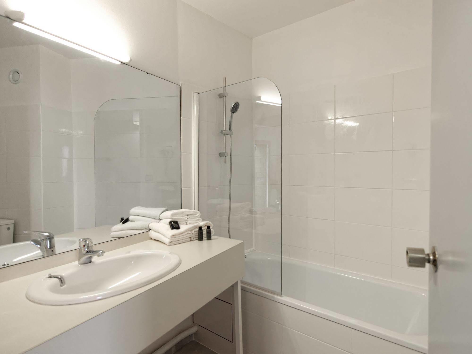 Hotel Le Chantereigne Les Noes-pres-Troyes Екстериор снимка