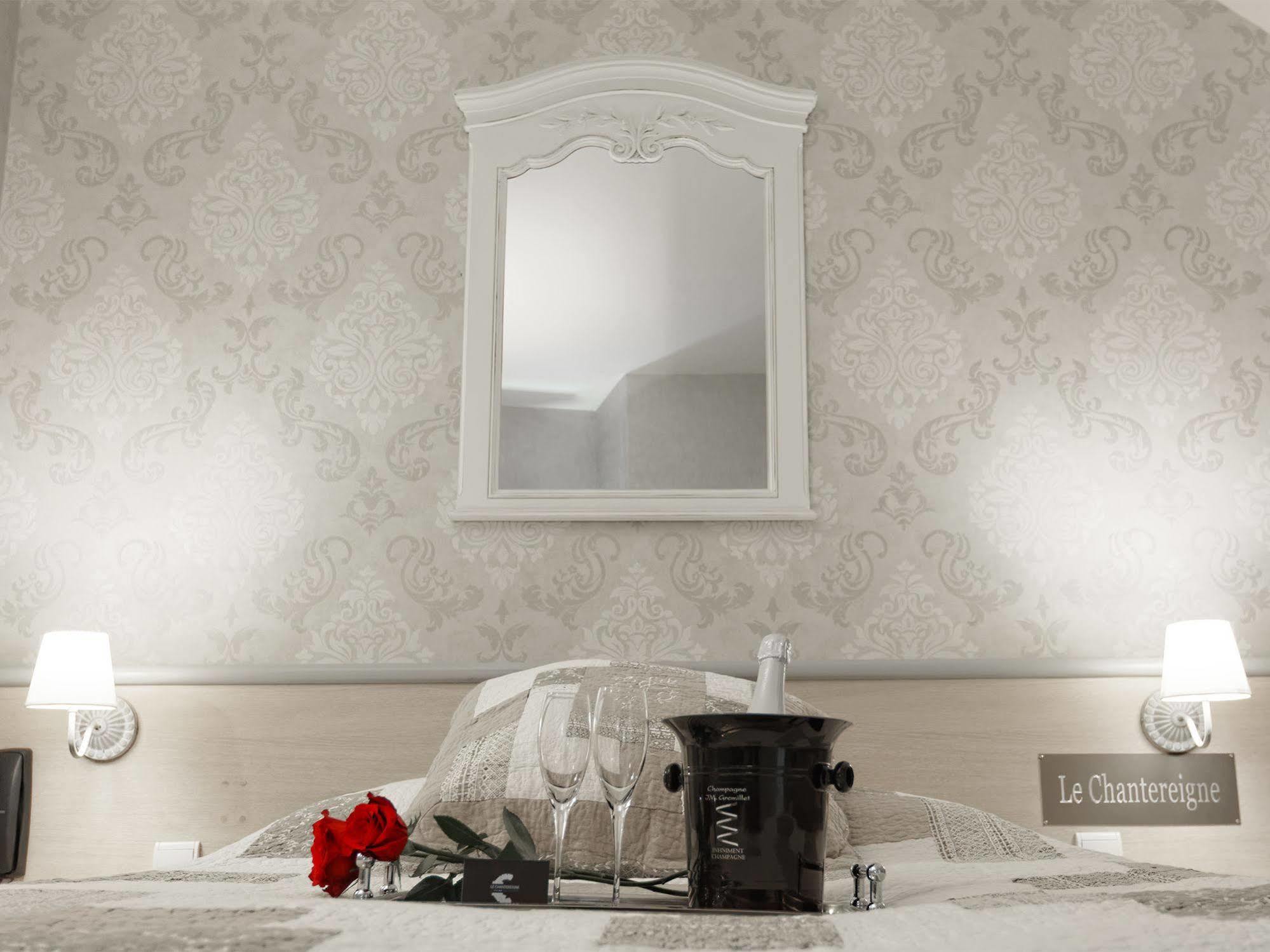 Hotel Le Chantereigne Les Noes-pres-Troyes Екстериор снимка